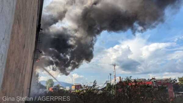 Incendiul la un depozit de cartofi și îngrășăminte din Miercurea-Ciuc a fost stins; suprafaţa afectată – circa 5.000 de metri pătraţi